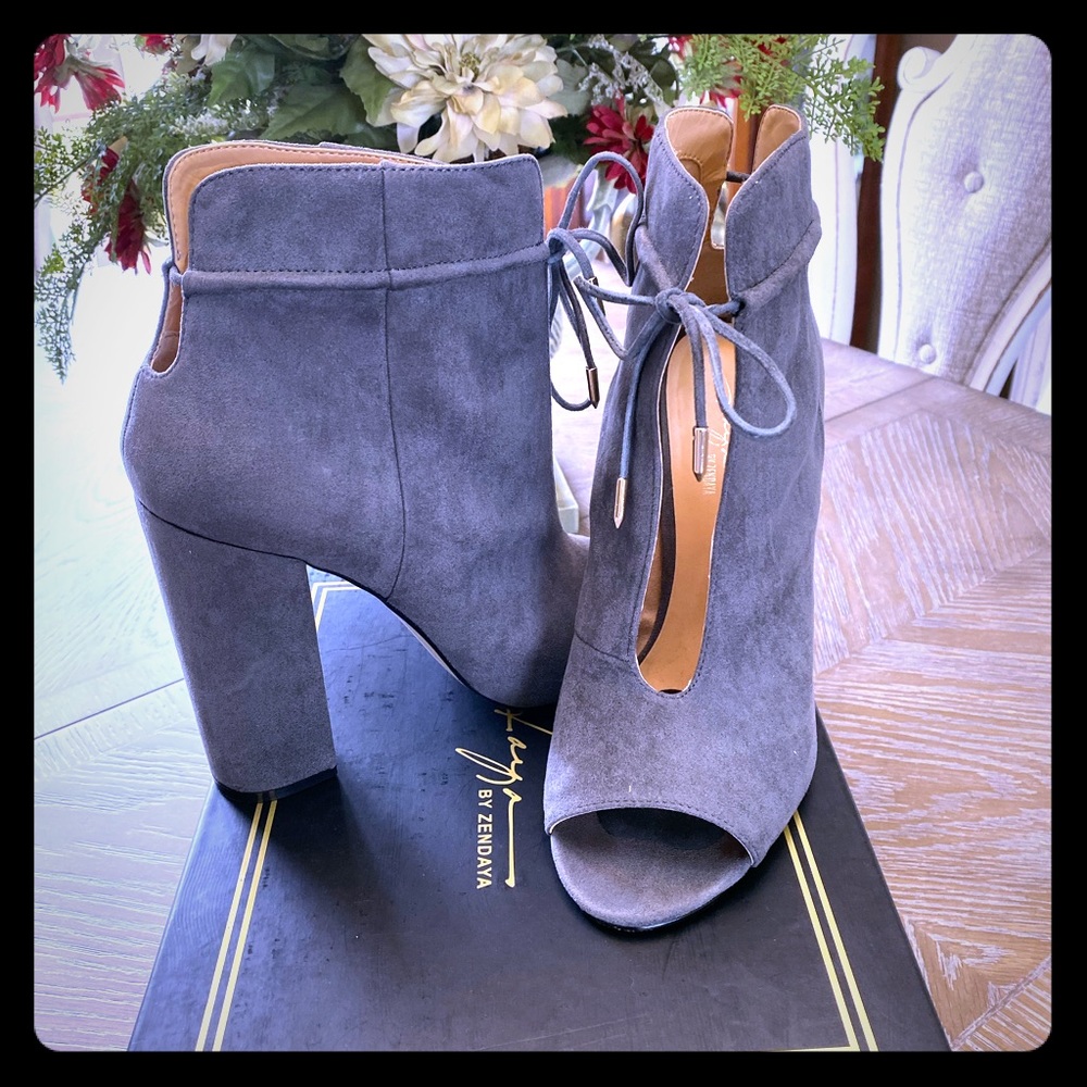 Netty Ankle Boots Grey Sz 10